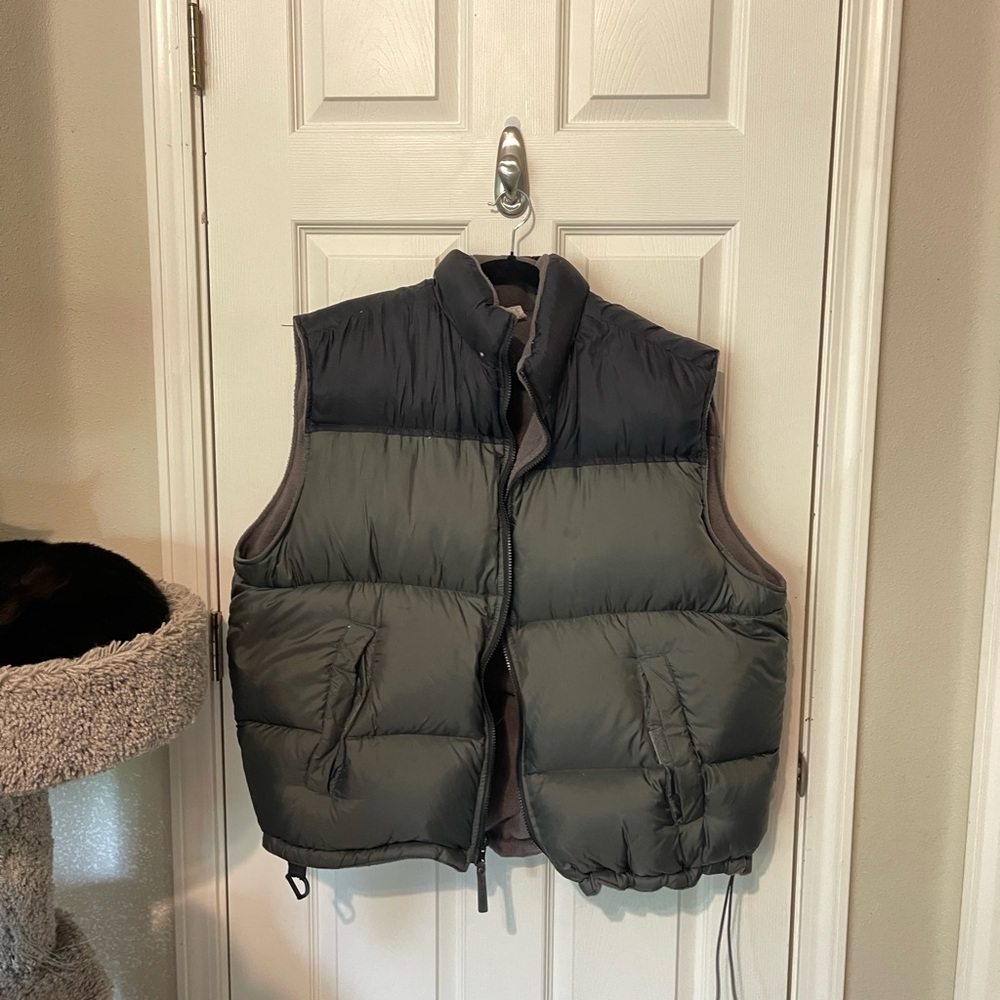 Stylish Puffer Vest in Gray and Black